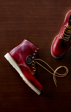 Red and Rugged The 1000 Mile Original Wedge Boot boasts the iconic 1000 Mile silhouette, taslan laces, and a wedge outsole.