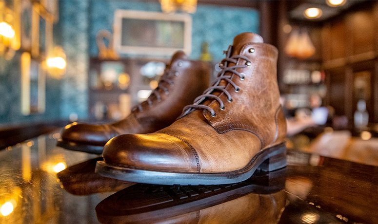 Wolverine BLVD Cap Toe in tan on a bar